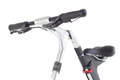 STRIDA SX Silver Brush - Black details - 1 versnelling - 18 inch - design fiets - design vouwfiets - driehoekig - driehoekige - driehoekige vouwfiets - fiets - kopen - lichtgewicht - nieuw - opvouwbare fiets - Plooibare fiets - Plooifiets - plooifiets kopen - plooifietsen kopen - strida - strida design vouwfiets - sx - te koop - unieke vouwfiets - vouwfiets - vouwfiets kopen - vouwfietsen - vouwfietsen kopen - vouwfietsenwinkel - winkel