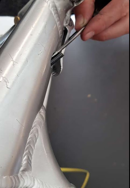 Come si sostituisce lo snodo sferico di una bici pieghevole STRIDA?