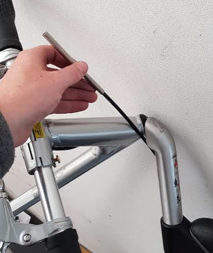 Come si sostituisce lo snodo sferico di una bici pieghevole STRIDA?